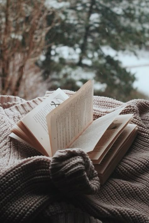 Cozy Astetic Wallpaper, Cozy Winter Aesthetic Photos, January Cozy Aesthetic, Hygge Astetic, Cozy Winter Photography, Cosy Asethic, Cozy Asethic, Astetic Winter Pictures, January Asthetic Picture