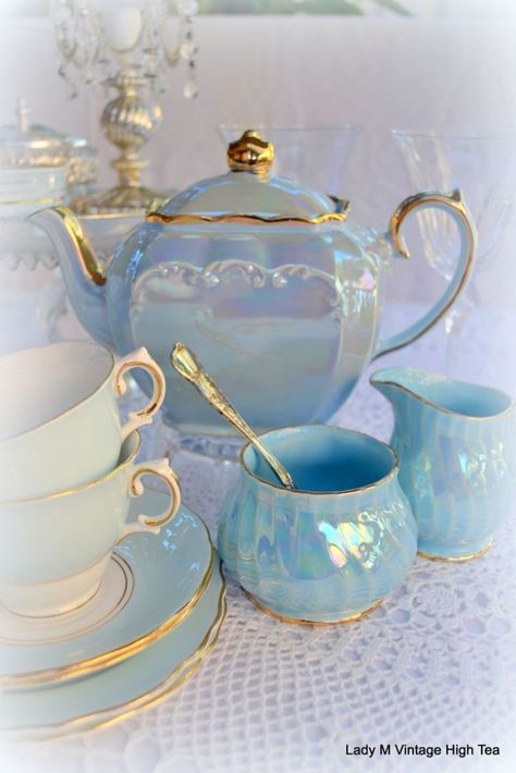 Teapot Ideas, Smart Tiles, Blue Tea, Pot Ideas, Illustration Ideas, Teapots And Cups, Illustration Vintage, Best Tea, Tee Set