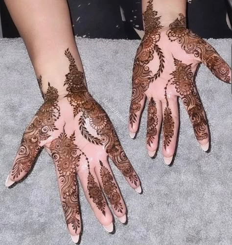 Inside Mehendi Designs, Mehndi Inside Hand, Inside Hand Henna, Henna Designs Inside Hand, Mendhi Ideas, Henna Business, Henna Designs Wrist, Cute Henna, Mehndi Designs Bridal