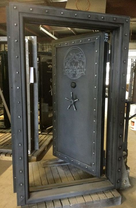 Safe Door Vault, Welding Metal Doors, Safe Door Ideas, Vault Door For Home, Safe Room Ideas, Safe Room Doors, Skjulte Rum, Steampunk Door, Gallery Building