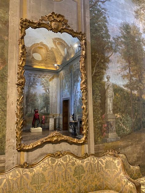 old money aesthetic big mirror ancient painting Ancient Mirror Aesthetic, Big Mirror Aesthetic, Old Mirror Aesthetic, Libra Bedroom, Old Money Mirror, Old Fashioned Mirror, Princess Mirror, Mirror Drawings, Old Mirrors