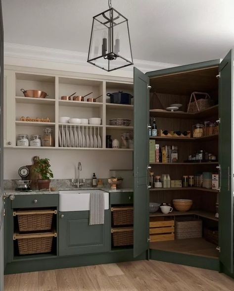 36 Corner Pantry Ideas to Maximize Your Kitchen Storage Corner Pantry Ideas, Corner Pantry Cabinet, Cozy Maximalism, Corner Kitchen Pantry, Walk In Pantry Ideas, Kitchen Larder, Corner Kitchen Cabinet, Corner Pantry, Kitchen Glass