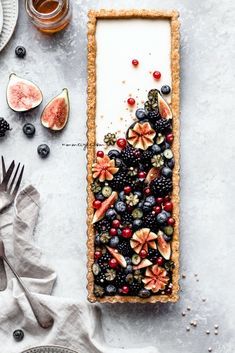 Vanilla maple custard tart with quinoa flakes almond crust (Vegan gluten-free & refined sugar-free) | nm_meiyee Maple Custard, Wedding Fruit, Tårta Design, Quinoa Flakes, Malva Pudding, Almond Crust, Avocado Pudding, Almond Crusted, Custard Tart