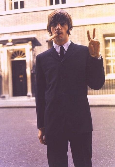 Ringo...still does the peace sign thing today Ringo Starr Photograph, Obladi Oblada, Robert Ryman, Beatles One, Ringo Star, Richard Starkey, Billy Preston, Terry O Neill, Beatles Ringo