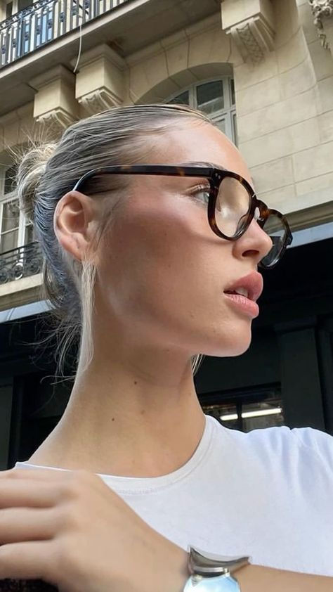 Glasses Inspiration, French Women Style, Eyewear Trends, Cute Glasses, Office Siren, 2025 Vision, Your Hairstyle, New Glasses, Selfie Time