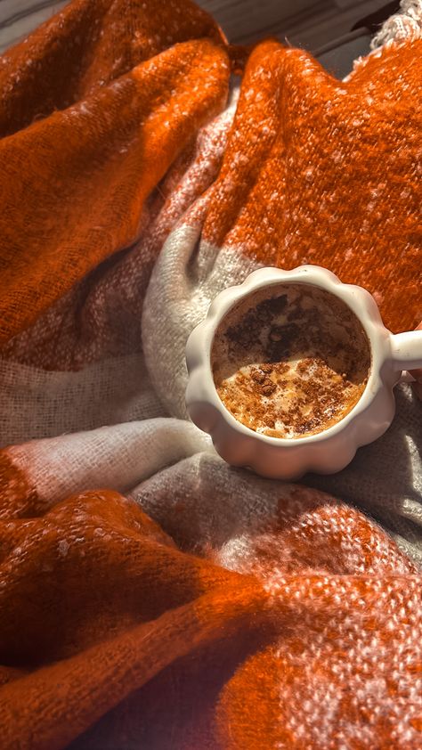 Pumpkin Spice Astethic, Apple Spice Aesthetic, Cozy Fall Coffee Aesthetic, Fall Health Aesthetic, Tea Photography Aesthetic, Coffee In Autumn, Pumpkin Coffee Aesthetic, Fall Coffee Photoshoot, Autumn Orange Aesthetic