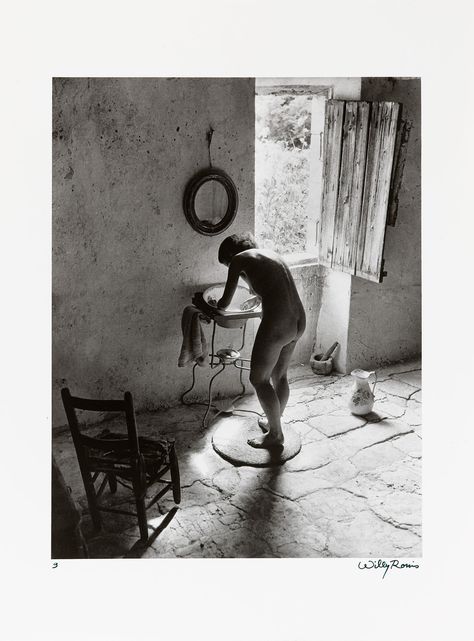 Willy Ronis, Paris Portfolio Willy Ronis, David Hockney, Venice Biennale, French Photographers, Inkjet Printing, Museum Of Contemporary Art, Inspiration Photos, Open Window, Female Figure