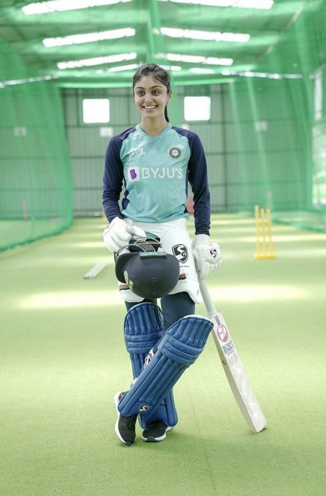 💙 Harleen Deol, Cricket Photo, Cricket Women, Cricket Photos, Saina Nehwal, Sports Poses, Cricket Nets, Sports Person, Hanuman Tattoo