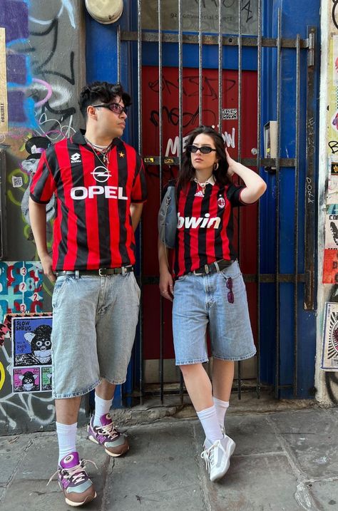 Couple Streetwear Outfits, Couple Fits Streetwear, Jort Outfits, Nyc Dump, Streetwear Couple, Jersey Fits, Football Jersey Outfit, Couple Fits, Football Fashion