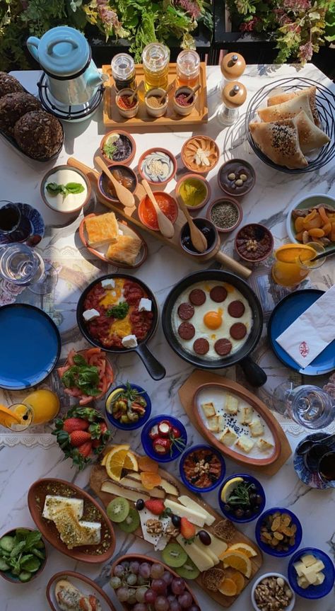 Turkish Brunch Ideas, Turkish Breakfast, Catering Ideas Food, Food Displays, Persian Food, Think Food, Picnic Food, Picnic Foods, Snap Food