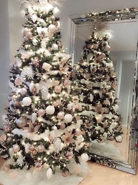 50 Rose Gold Christmas Decor Ideas so that your home tells a Sweet Romantic Story - Hike n Dip Rose Gold Christmas Decorations, Christmas Tree Decorating Ideas, Tree Decorating Ideas, Gold Christmas Tree Decorations, Christmas Tree Decorating, Rose Gold Christmas, Gold Christmas Decorations, A White Christmas, Christmas Tree Inspiration