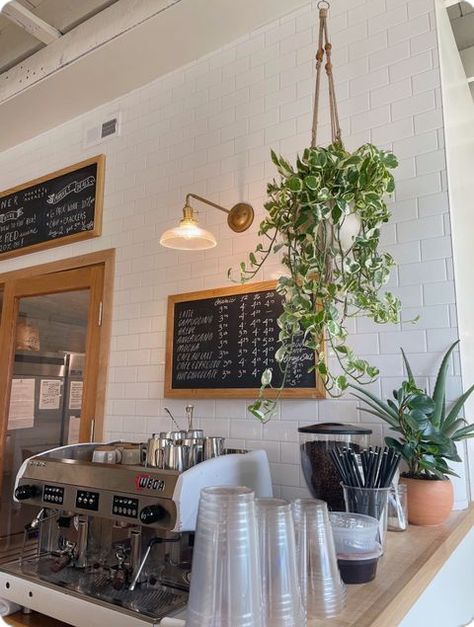 Pretty Coffee Shop, Hacienda Style Coffee Shop, Owning A Cafe Aesthetic, Coffee Shop Barista Aesthetic, Cafeterias Aesthetic, Cute Coffee Shop Aesthetic, Concept Coffee Shop, Coffee Shops Aesthetic, Coffee Shop Pics