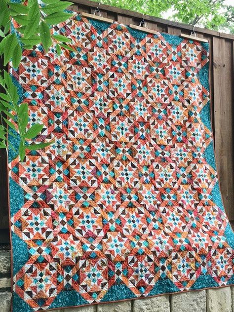 On Ringo Lake - Jo's version On Ringo Lake Mystery Quilt, Mystery Quilt Patterns, Bonnie Hunter Scrap Quilts, Bonnie Hunter, Amish Quilts, Mystery Quilt, Vintage Sewing Machines, Hexagon Quilt, Travel Design