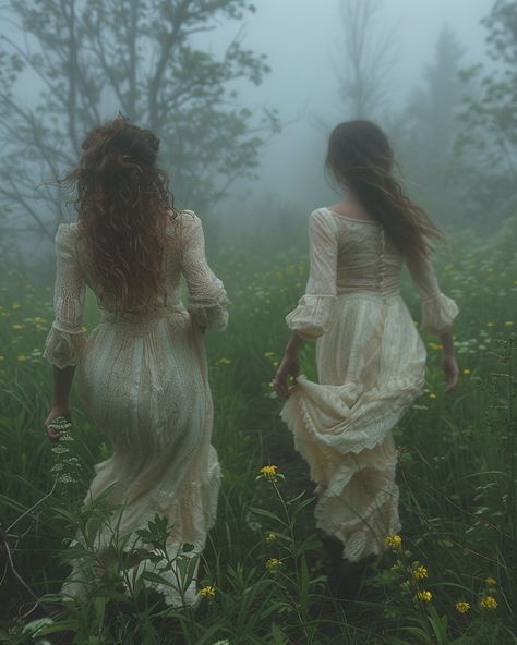 Mid Summers Night Dream Aesthetic, Nature Witch Outfit, Misty Photoshoot, Two Women Pose Reference, Mystical Photography, Blurred Photography, Fairytale Pictures, Foggy Nature, Forest Woman