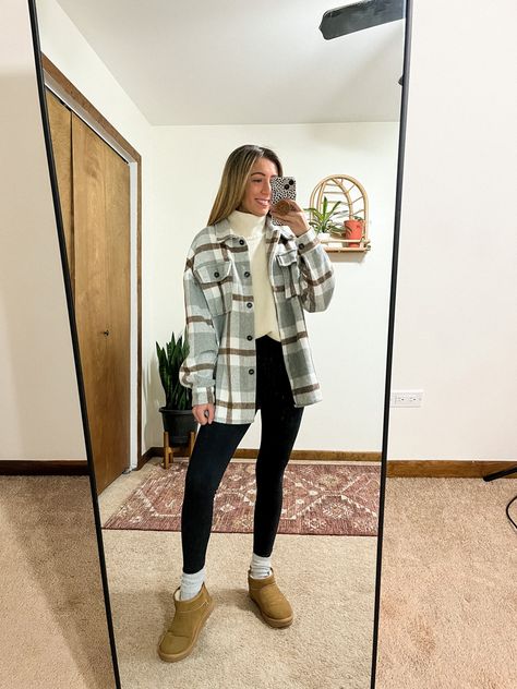 Shacket And Turtleneck Outfit, Mini Uggs Boots With Socks, Ugg Boots Outfit Work, Flannel Outfits Turtleneck, Shacket And Uggs Outfit, Casual Winter Outfits Flannel, Uggs And Flannel Outfit, Ugh Mini Boots Outfit Leggings, Cute Flannel Outfits Fall Leggings