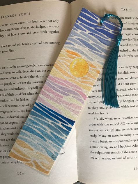 Original sunset watercolour bookmark, laminated and finished with a blue tassel. This is a stunning bookmark to compliment any book. Quality tassels. A beautiful present. Gouache Bookmarks Ideas, Watercolour Bookmark Ideas, Watercolour Bookmarks Easy, Hand Painted Bookmarks, Book Mark Art, Paint Chip Bookmarks, Sunset Bookmark, Bookmark Inspiration, Beach Bookmark