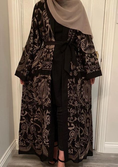 Pretty Abayas, Luxury Abaya Dubai, Luxurious Abaya, Luxury Abaya, Closed Abaya, Modest Abaya, Abaya Collection, Abaya Designs Latest, Abaya Fashion Dubai