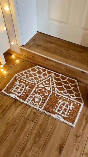 Before & After | Design Ideas on Instagram: "DIY Christmas Doormat 💡Tag someone & Follow @beforeafter_ideas for more ✨ By: @like_a_feather • If you’re the owner of this content and want it removed please send us a DM. Thanks 📩" Diy Rug Painting, Christmas Dorm Decorations, Before After Design, Cute Door Mats, Christmas Door Mat, Outdoor Christmas Diy, Diy Christmas Door, Christmas Entry, Door Mat Diy