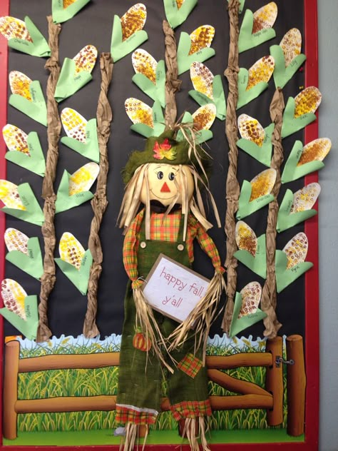 Corn Bulletin Board Ideas, Scarecrow Kindergarten, Scarecrow Bulletin Board, Kids Bulletin Boards, Diy Scarecrow, September Crafts, Kindergarten Classroom Decor, Fall Bulletin Boards, Fall Arts And Crafts