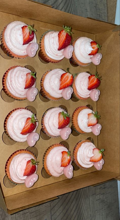 Strawberry Tres Leches Cupcakes, Tres Leche Cupcake, Tres Leches Cupcake, Strawberry Tres Leches, Tres Leches Cupcakes, Pretty Sweets, Princess Food, Sweet Moon, Valentines Candy