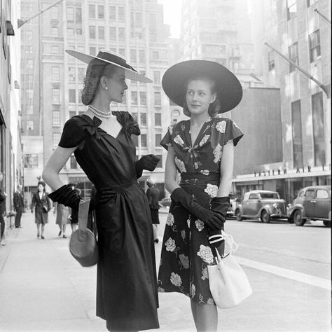 Extra Fancy 1940's New York. 40s Mode, Forties Fashion, 1940s Hats, Fashion 1940s, Adored Vintage, Look Retro, 40s Fashion, 1940s Dresses, 1940s Fashion