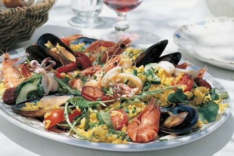 PAELLA SALAD Paella Salad, Salad With Olive Oil, Spanish Tapas Recipes, Recipes Restaurant, Sweet Paprika, Seafood Paella, Chorizo Sausage, Chicken With Olives, Spring Onions