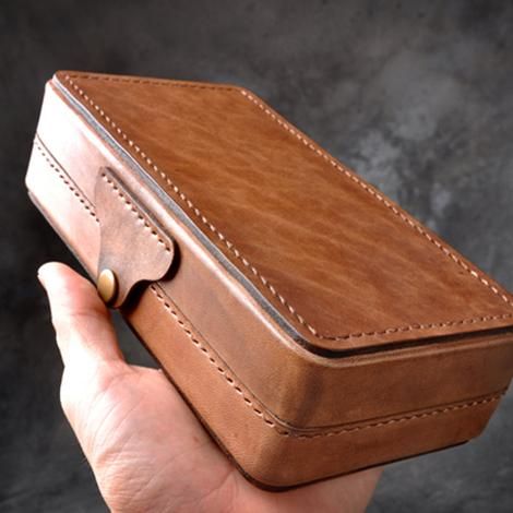 Handmade Leather Mens Box Wallet Wristlet Clutch Wallet Cigarette Box for Men Mens Waist Bag, Leather Belt Pouch, Overview Design, Iphone Leather, Leather Craft Projects, Leather Bag Pattern, Leather Clutch Wallet, Leather Card Wallet, Leather Art