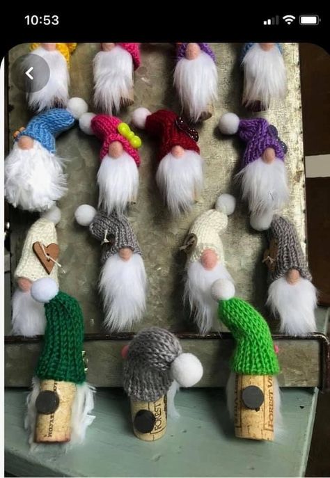 Christmas Gnomes Crafts, Gnome Ornaments Diy, Wine Cork Crafts Christmas, Cork Crafts Christmas, Wine Cork Diy Crafts, Wine Cork Ornaments, Cork Crafts Diy, Wine Cork Diy, Cork Ornaments