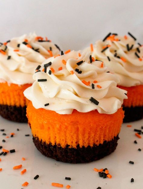 Delicious Halloween Desserts, Halloween Cakes Easy, Halloween Cupcakes Decoration, Halloween Food Cupcakes, Halloween Brownies, Dessert Halloween, Halloween Food Desserts, Dessert Parfait, Halloween Cookies Decorated