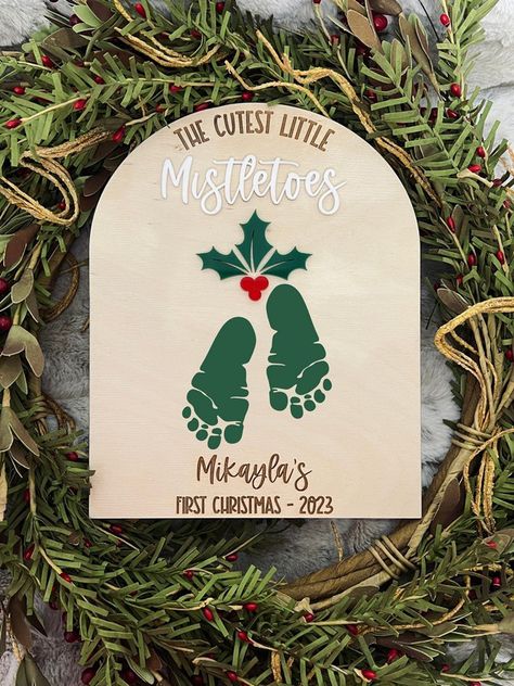 Little Feet, Big Impressions: Baby Footprint Keepsakes Christmas Baby Decorations, Christmas Baby Feet Painting, Gifts For Grandpa From Baby, Baby Homemade Christmas Gifts, Baby Footprint Pumpkin, 1st Christmas Crafts, Baby Ornaments Diy Homemade Christmas, Baby Mistletoes Foot Prints, Baby Fall Footprint Crafts