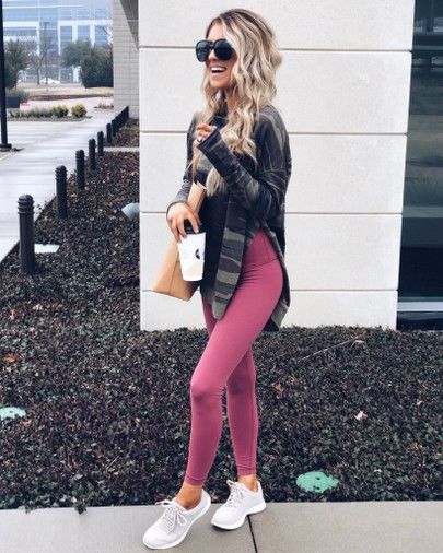 Hot Pink Leggings Outfit, Katy Roach, Pink Leggings Outfit, Hot Pink Leggings, Cute Sporty Outfits, Leggings Outfit Fall, My Apologies, Pretty Sweaters, Camo Top