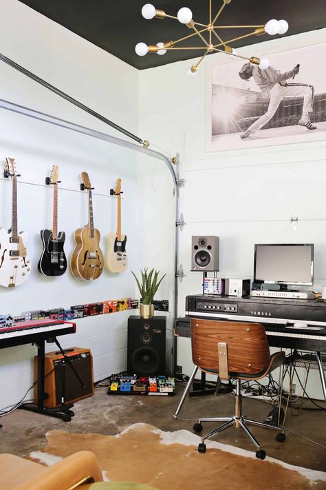 Home Studio Music Room, Ruang Studio Musik, Studio Music Room, Music Room Office, Industrial Crafts, Art Hallway, Romantic Industrial, Music Room Design, Home Music Rooms