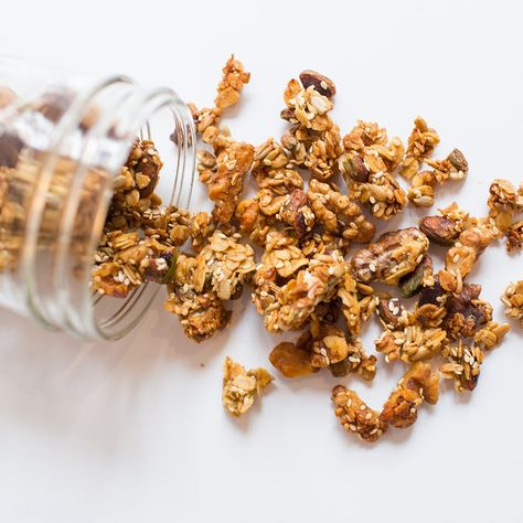 Savory Granola, Restaurant Trends, Make Ahead Appetizers, Granola Recipe, Healthy Breakfast Smoothies, Strawberry Salad, Granola Recipes, Make Ahead Breakfast, Homemade Granola