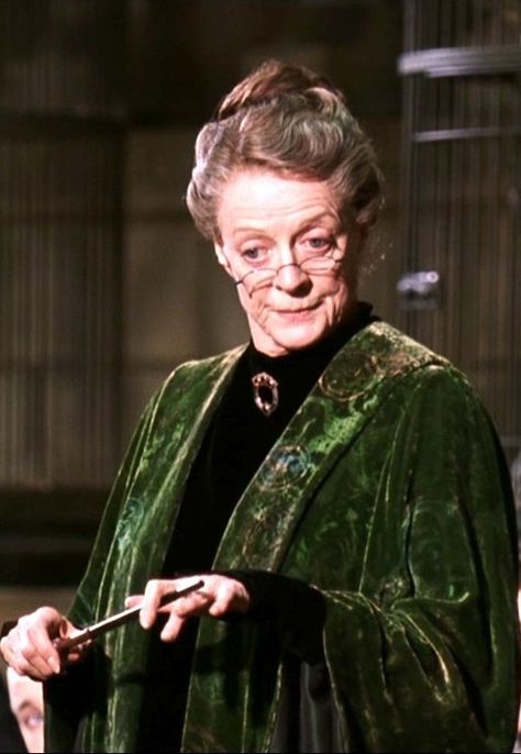 Maggie Smith as Professor Minverva McGonagall, "Harry Potter" series, 2001-2011. Prof Mcgonagall, Harry Potter Mcgonagall, Professor Mcgonagall Costume, Maggie Smith Harry Potter, Mcgonagall Costume, Harry Potter Kostüm, Professor Mcgonagall, Harry Potter Halloween Costumes, Hogwarts Professors