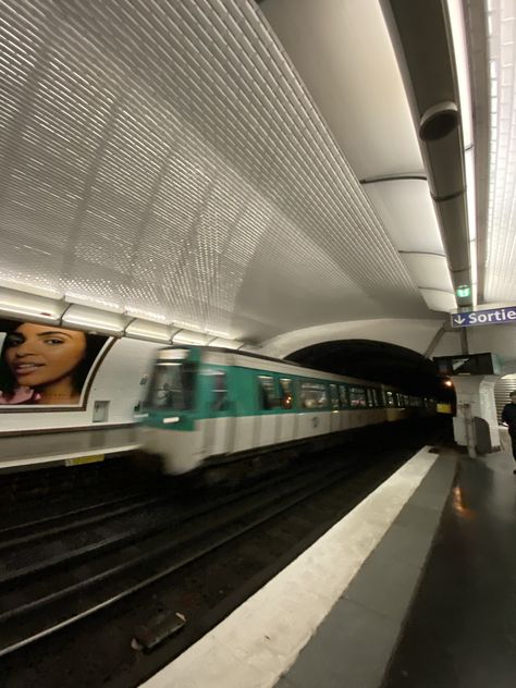 French Train Aesthetic, Train Asthetic Picture, Fond Tiktok, Masters Abroad, Interrail Aesthetic, Paris Train, Photo Avion, Train Trips, Metro Paris