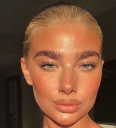 Clean Bronze Makeup, Glowy Wet Makeup Look, Bronzed Sunkissed Makeup, Beachy Glam Makeup, Tan Makeup Look Natural Sun Kissed, Bronzy Summer Makeup, Dewy Bronze Makeup Sun Kissed, Summer Bronze Makeup Sun Kissed, Natural Beachy Makeup