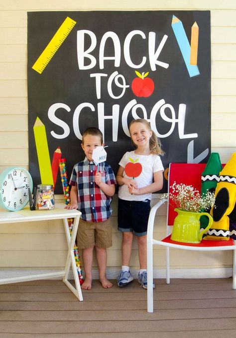 BACK TO SCHOOL Backdrop as part of Love The Day's Backdrop of the Month Club! School Photo Booth Ideas, Diy Photo Booth Props, Back To School Pictures, Back To School Sign, Diy Back To School, Back To School Night, Back To School Crafts, Back To School Party, School Photo