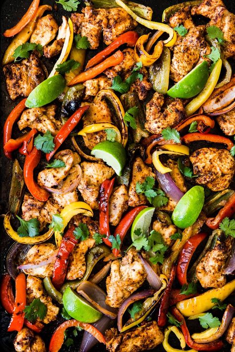 Chicken Fajitas Sides, Chicken Fajita Pan Sheet, Sheet Pan Fajitas Chicken, Healthy Chicken Fajita Recipe, Sheetpan Fajitas, Healthy Sheet Pan Meals, Sheet Pan Chicken Fajitas Pioneer Woman, Low Carb Sheet Pan Chicken Fajitas, One Pan Chicken Fajitas Baked