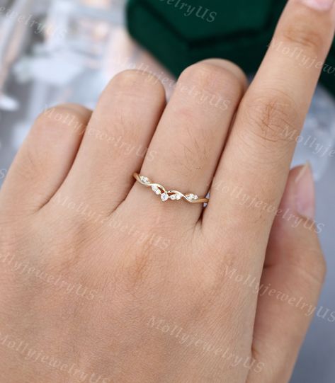 Simple Promise Rings For Him, Minimalist Rings Engagement, Delicate Engagement Rings, Minimalist Engagement Rings, Most Expensive Engagement Ring, Simple Promise Ring, Wedding Band Yellow Gold, Expensive Engagement Rings, Cute Promise Rings