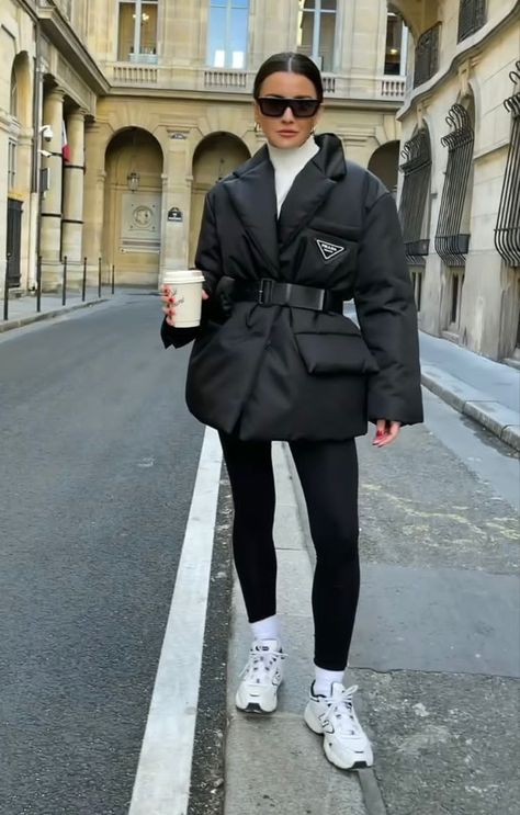 Casual Puffer Jacket Outfit, Moncler Women Outfits, Prada Jacket Outfit, Prada Jacket Women, Moncler Jacket Women Outfit, Moncler Outfit, Prada Outfits Women, Moncler Aesthetic, Black Puffer Outfit