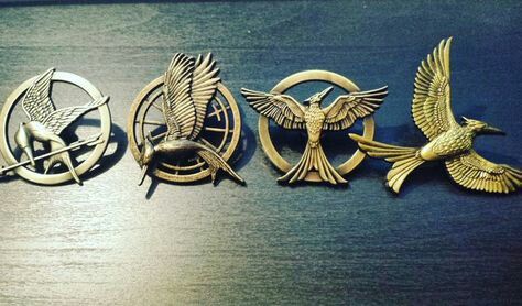 Hunger Games Mockingjay Pin, Mockingjay Pin, Hunger Games Wallpaper, Insurgent Quotes, Hunter Games, Hunger Games Fandom, Hunger Games Mockingjay, Hunger Games Series, Geek Games