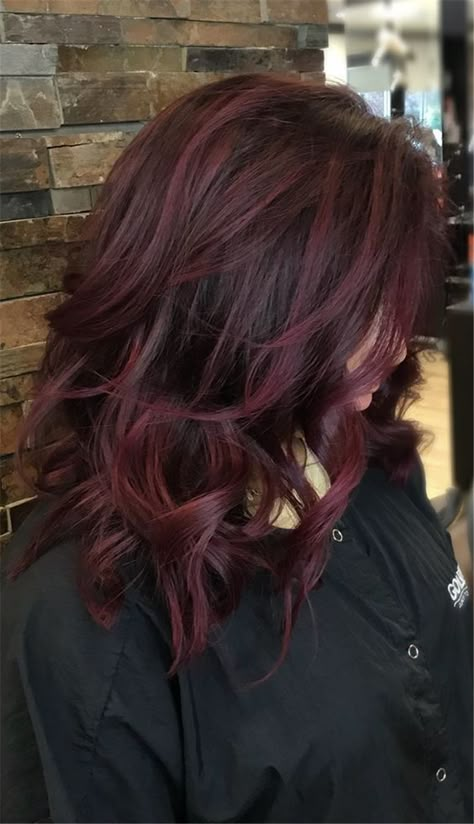 45 Best Burgundy Hair Color And Designs For Your Inspiration - Women Fashion Lifestyle Blog Shinecoco.com Dark Red Hair Dye, Pelo Color Borgoña, Pelo Color Vino, Dark Red Hair Color, Wine Red Hair, Wine Hair, Dyed Red Hair, Hair Color Burgundy, Dark Red Hair