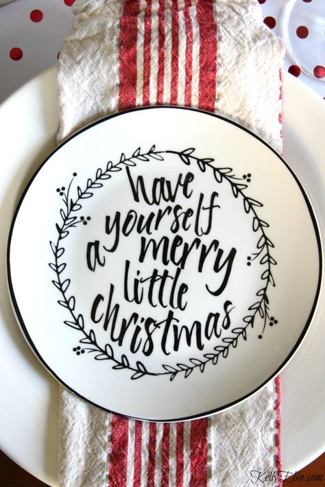 Love these graphic black and white Christmas plates with a different saying on each and red striped napkins from HomeGoods on this festive tablesetting! kellyelko.com sponsored pin Diy Christmas Plates Sharpie, Christmas Plate Decorating Ideas, Giving Plate Ideas, Apartment Decorating Black And White, Christmas Plates Diy, Christmas Plate Ideas, Diy Christmas Plate, Apartment Decorating Black, Graphic Black And White