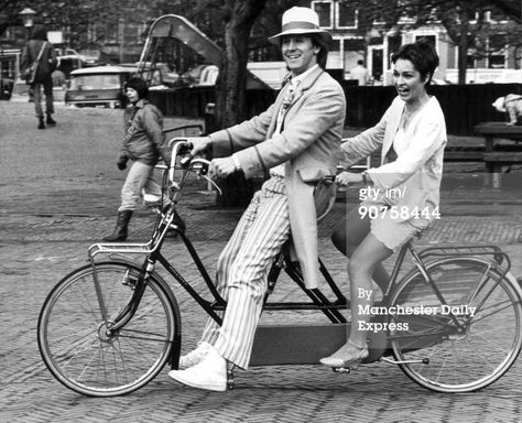 News Photo : British actor Peter Davison Janet Fielding, the new Dr Who and assistant, May 1982. Janet Fielding, Dr Who 10, 5th Doctor, Fifth Doctor, Peter Davison, Bbc Tv Series, Blue Box, British Actors, Dr Who