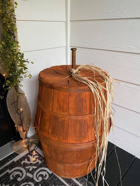 Bushel Basket Ideas Decor, Vintage Booth Display, Vintage Booth, Vintage Fall Decor, Apple Basket, Bushel Baskets, Fall Pumpkin Crafts, The Shabby Tree, Apple Baskets