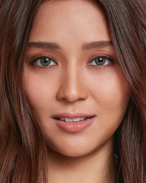 Contact Lenses For Filipina, Kathryn Bernardo Hairstyle, Kathryn Bernardo Outfits, Selena Gomez Adidas, Kathryn Bernardo, Make Up Inspo, Child Actresses, Head & Shoulders, Beautiful Inside And Out