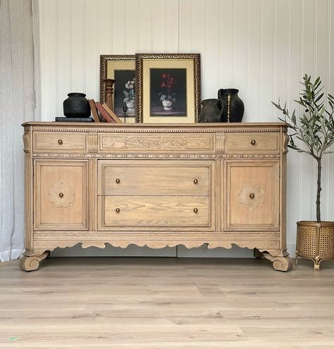 I absolutely adore these buffets! This one had some interesting details like a unique feet resembling empire style buffets, some intricate trim work and details, oak construction and beautiful wood grain. Lightened up using paint wash with Fusion shades- Algonquin + Mustard+ Woodwick combo. This is going to a beautiful brand new farmhouse and will fit right in😍 • NOT AVAILABLE • #antiquebufffet #antiquefurniture #furnitureflipping #flippagram #flippingfurniture #thecuratedattic Oak Buffet, Paint Wash, New Farmhouse, Refinish Furniture, Refinishing Furniture Diy, Trim Work, Empire Style, Flipping Furniture, Refinishing Furniture