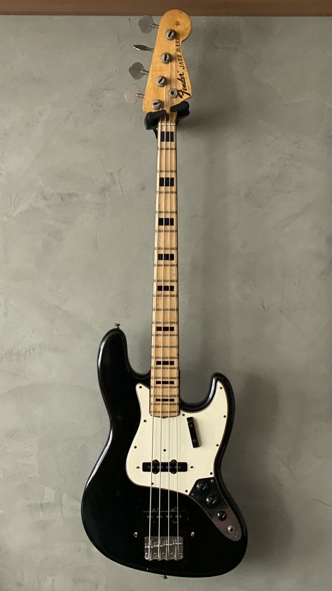 Bass Guitar Fender, Bass Guitar Design, Guitar Obsession, Cool Electric Guitars, Electric Bass Guitar, Fender Bass, Music Aesthetic, Guitar Design, Cool Guitar