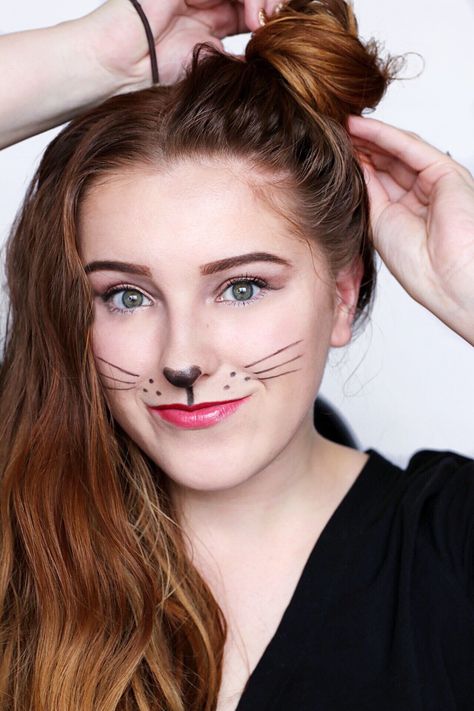 Simple Mouse Halloween Costume | Makeup + Hair + Leather JacketHoney & Betts Mice Makeup Halloween, Halloween Costume And Makeup, Mouse Make Up, Halloween Costumes Women Scary, Rat Costume, Bunny Makeup, Meme Costume, Halloween Make-up Looks, Mouse Halloween