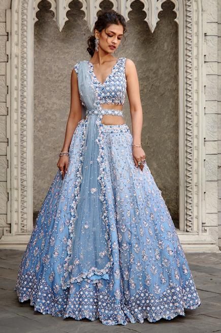 Pastel Wedding Outfits Indian, Silver Indian Dress, Lehenga Simple Elegant Classy, Traditional Lehenga Designs For Wedding, Casual Lengha, Lengha Ideas, Pretty Lehengas, Blue Organza Lehenga, Gown Photoshoot